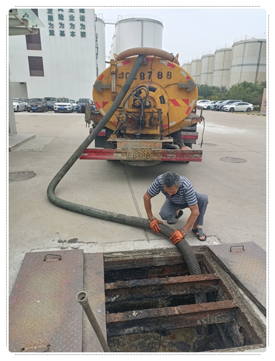 三家镇隔油池清掏