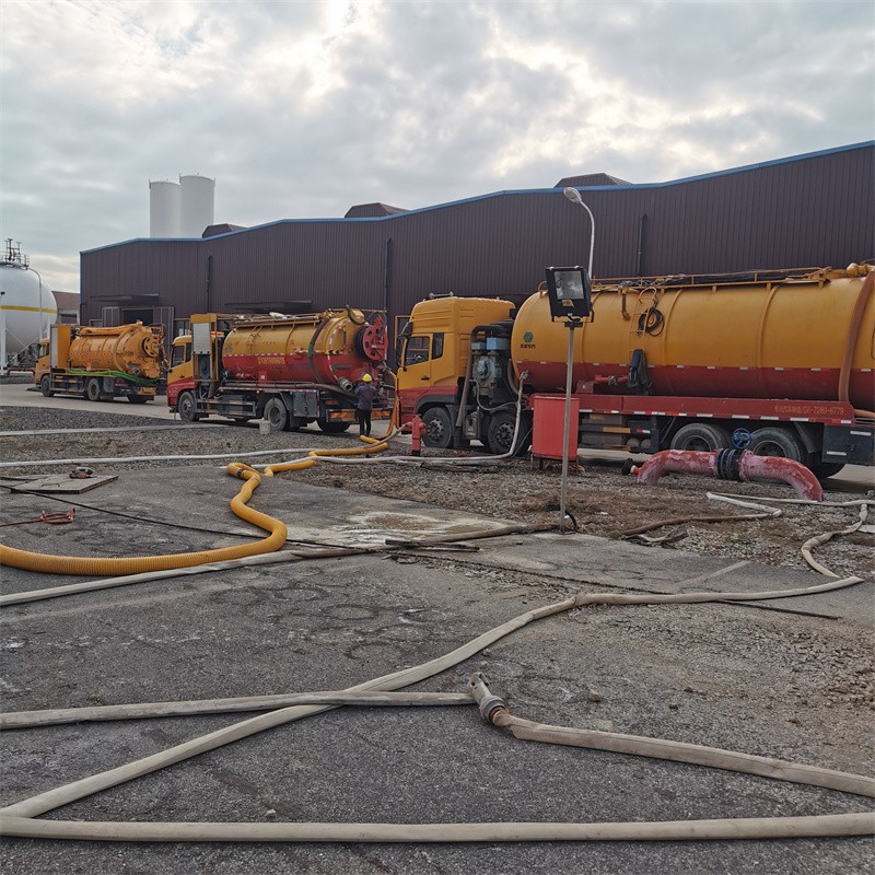 三家镇污水池清理