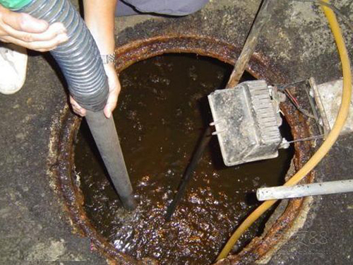 三家镇隔油池清理